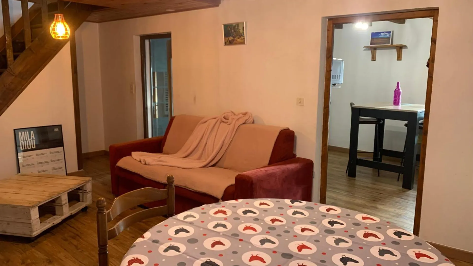 Le Cantou Castelnau-de-Mandailles 0*,  France